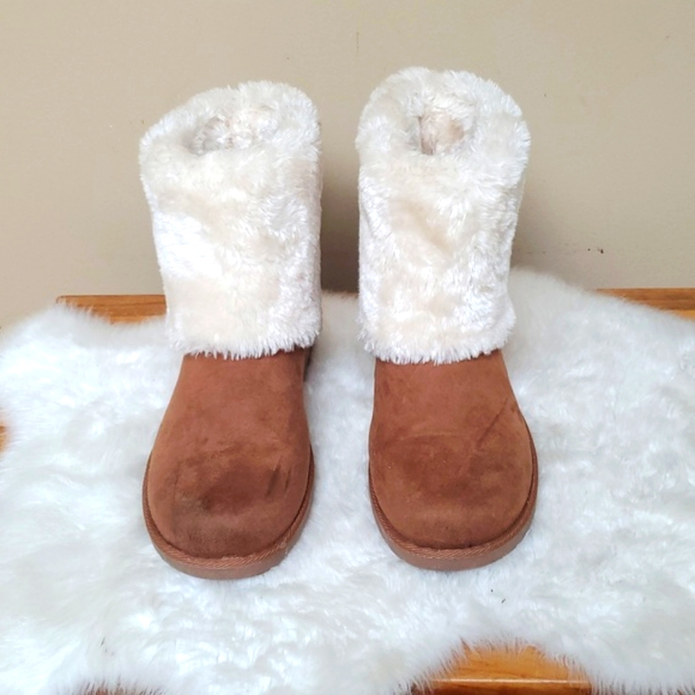 Makalu Halana Furry White and Brown Boots Size 8M